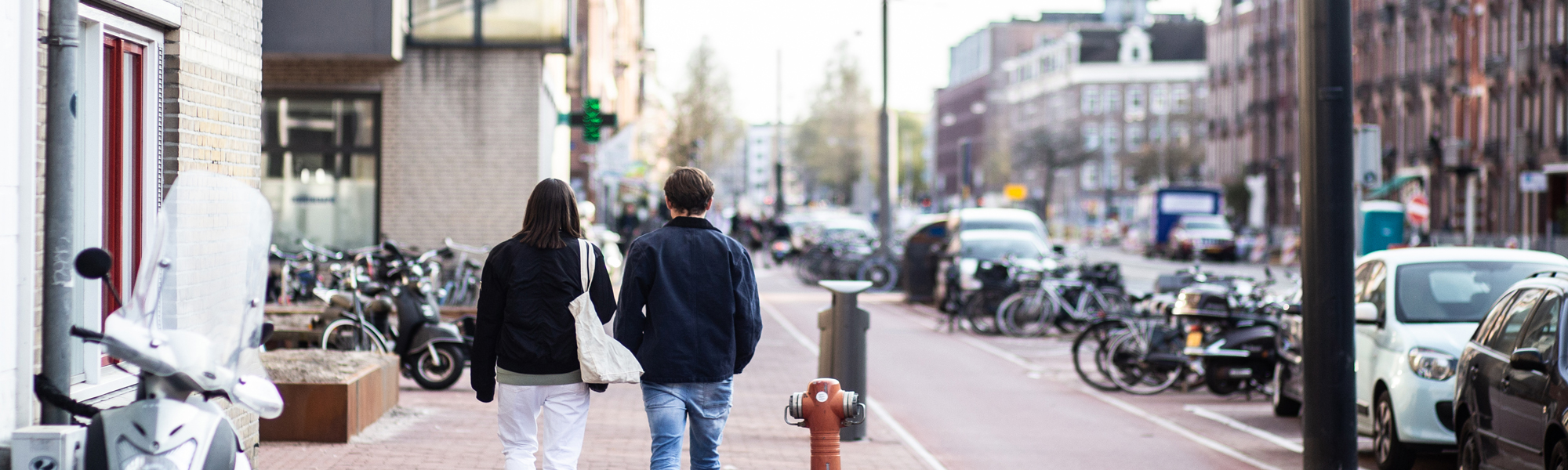 Mensen lopen op straat
