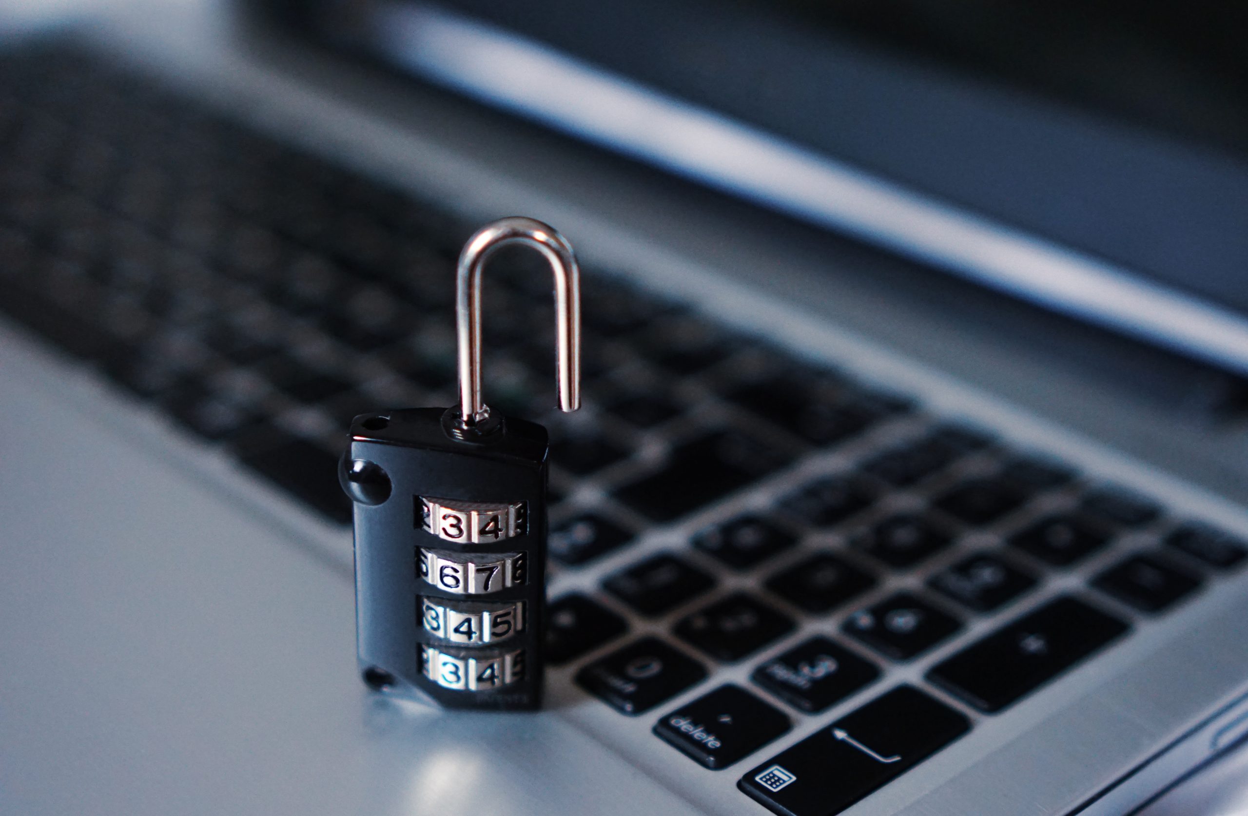 Slot op laptop om computerbeveiliging uit te beelden