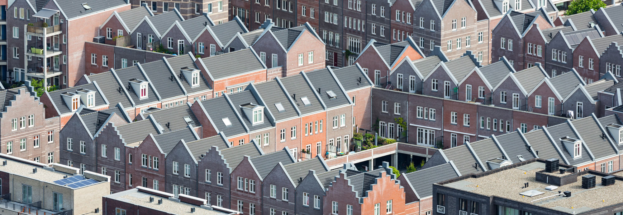 Huizen in een stad Ter illustratie van het CCV-dossier Integraal veiligheidsbeleid