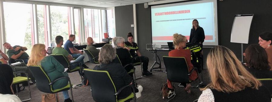 CCV-adviseur Nadina Perez sprak op de startbijeenkomst over de vernieuwde ‘Checklist invoering controle op wapenbezit scholen’ van Bureau Beke.