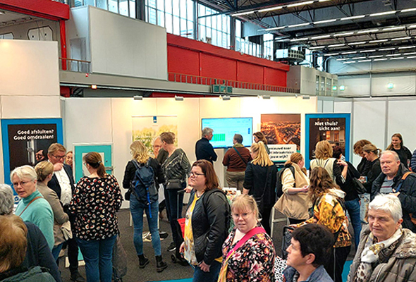 Een stand op de huishoudbeurs van het ministerie van Justitie en Veiligheid, Politiekeurmerk Veilig Wonen en het CCV.