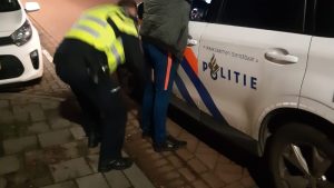 Preventief fouilleren door de politie - illustratie in het dossier wapens en jongeren van het CCV.