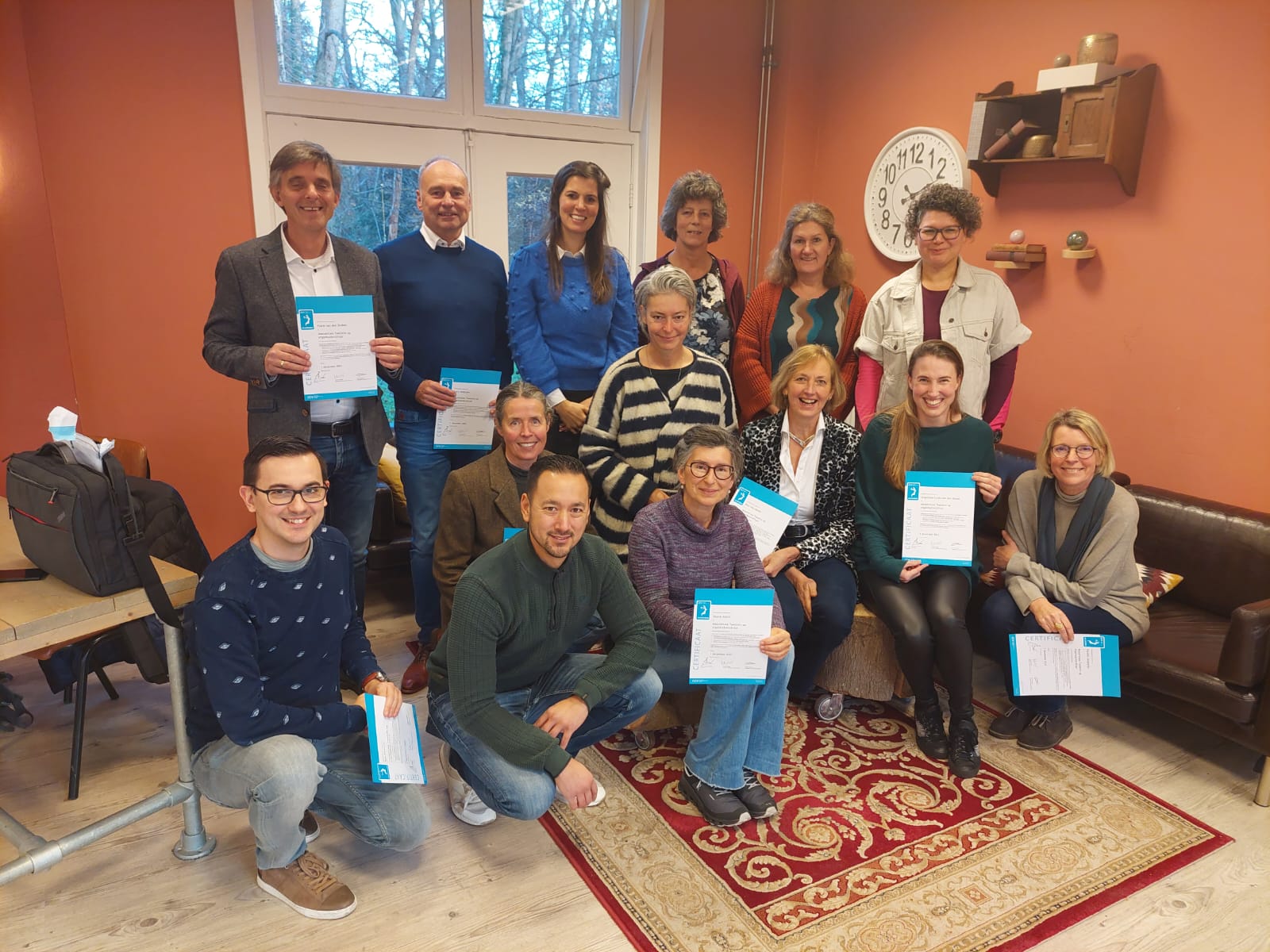 12 toezichthouders zwaaiden donderdag af met een certificaat voor de nieuwe Masterclass Cultuurgericht Toezicht van het Centrum voor Criminaliteitspreventie en Veiligheid (het CCV).
