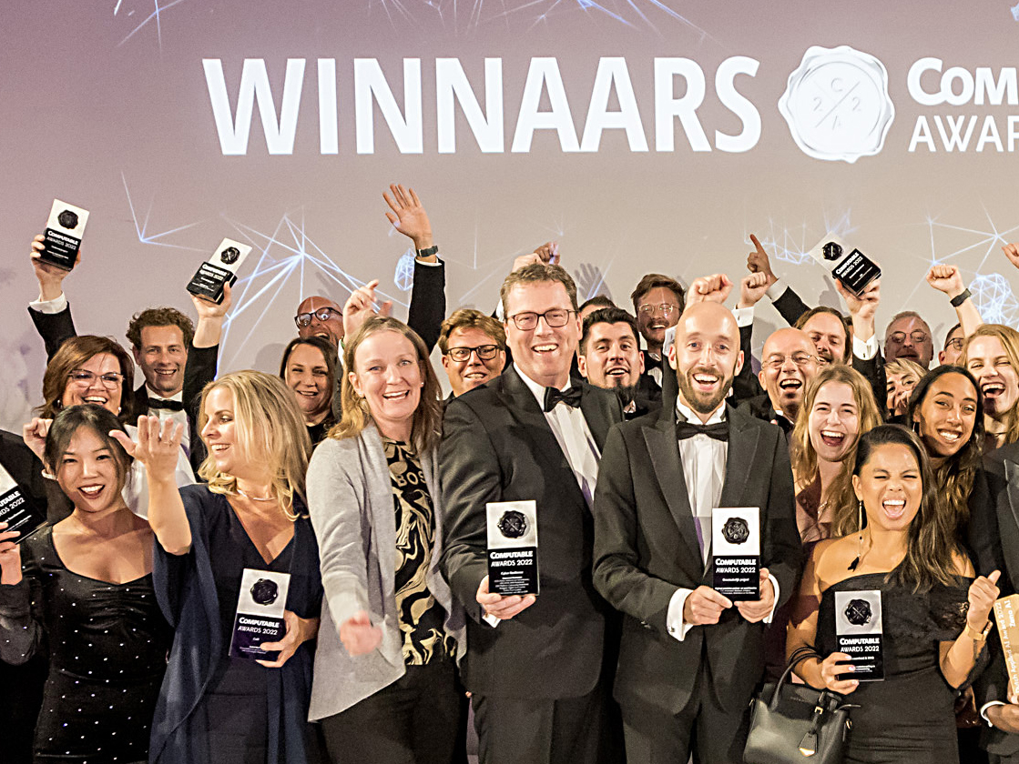 Patrick van den Brink (midden) met de Computable Award voor CCV-keurmerk Pentesten