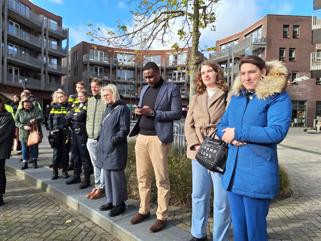 Het beeld werd onthuld bij winkelcentrum De Saen in Assendelft