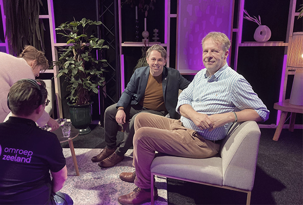 Bas Goddrie (links) van het Platform Veilig Ondernemen Brabant-Zeeland en Xander Koppelmans, die ondernemer is en zelf ooit slachtoffer was bij Omroep Zeeland. Illustrie van het Centrum voor Criminaliteitspreventie en Veiligheid.