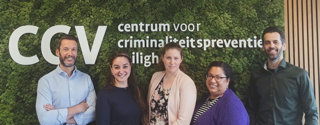 Op de foto van links naar rechts: Het team Weerbaar Bestuur met Sander van de Kasteele, Mirthe Zantvoord, Marleen Hendriksen, Carol Nijbroek en Thijs Spanbroek