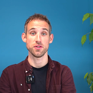 Mick in een video voor handhaving en gedrag